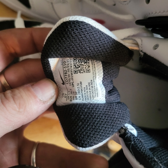 Nike Court Borough size 6Y - Picture 3 of 3